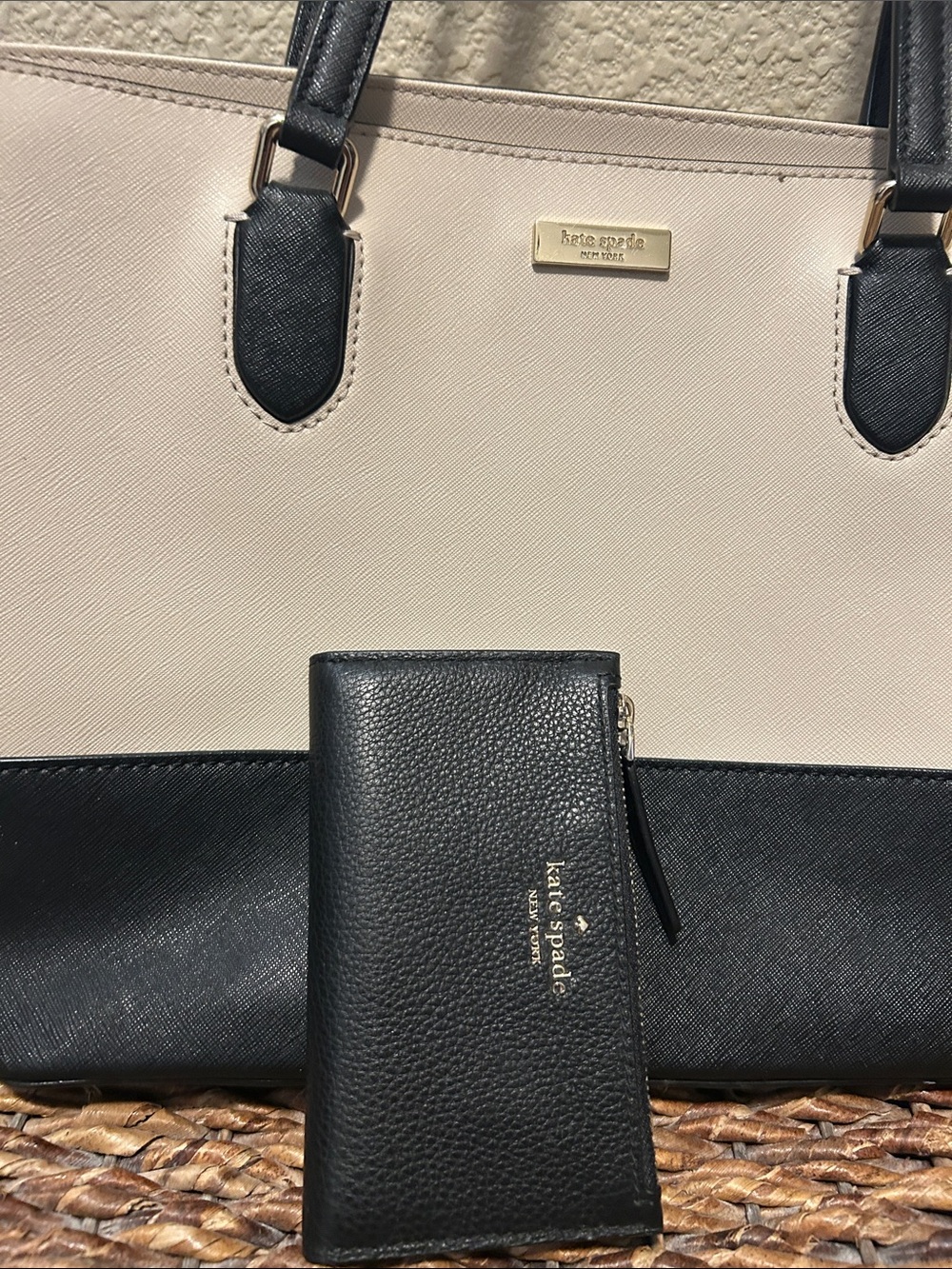 kate spade Cream and Black Colorblock Tote/ Bonus Wallet included in Bundle - Picture 5 of 6